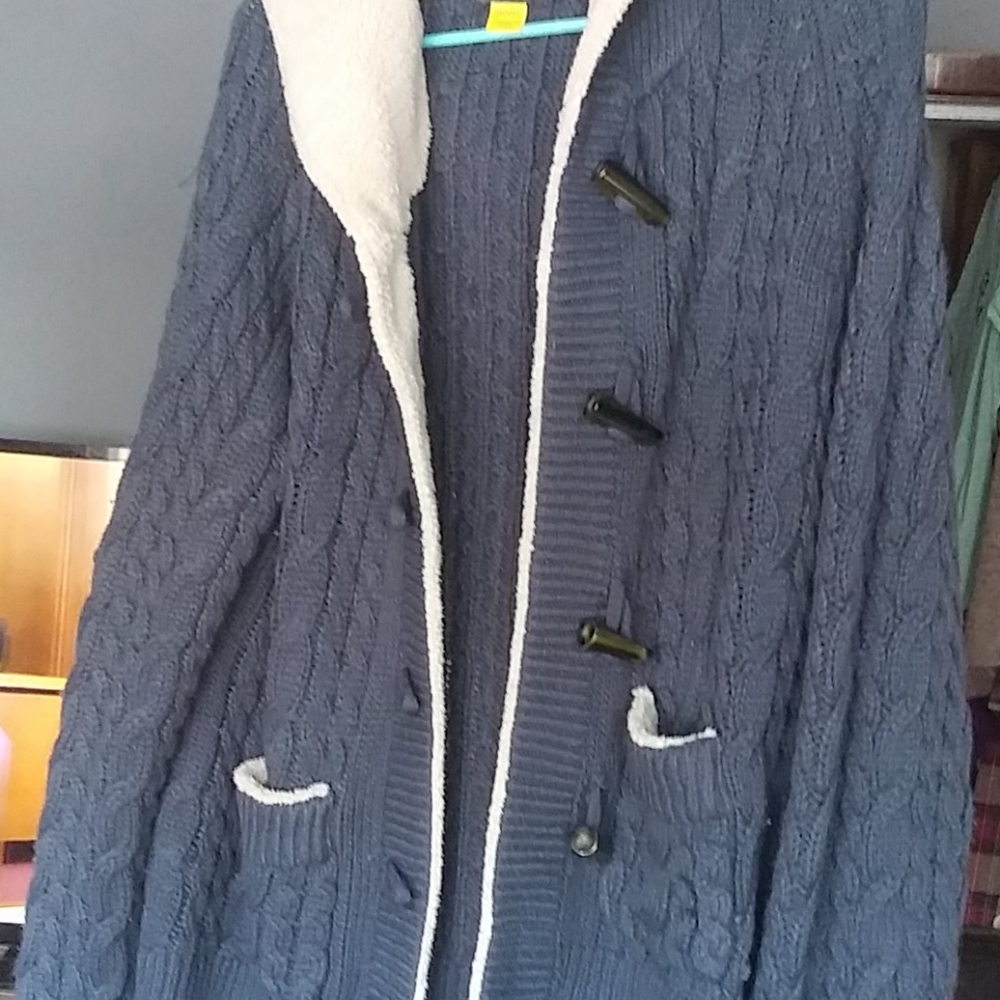 Cabelas 2x blue hooded sweater